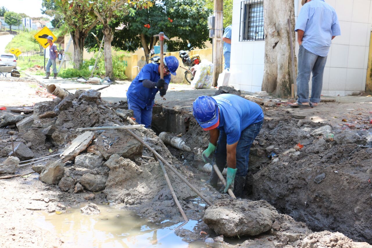 Distrito de Mandacaru recebe melhorias e reparos nas ruas e escolas municipais