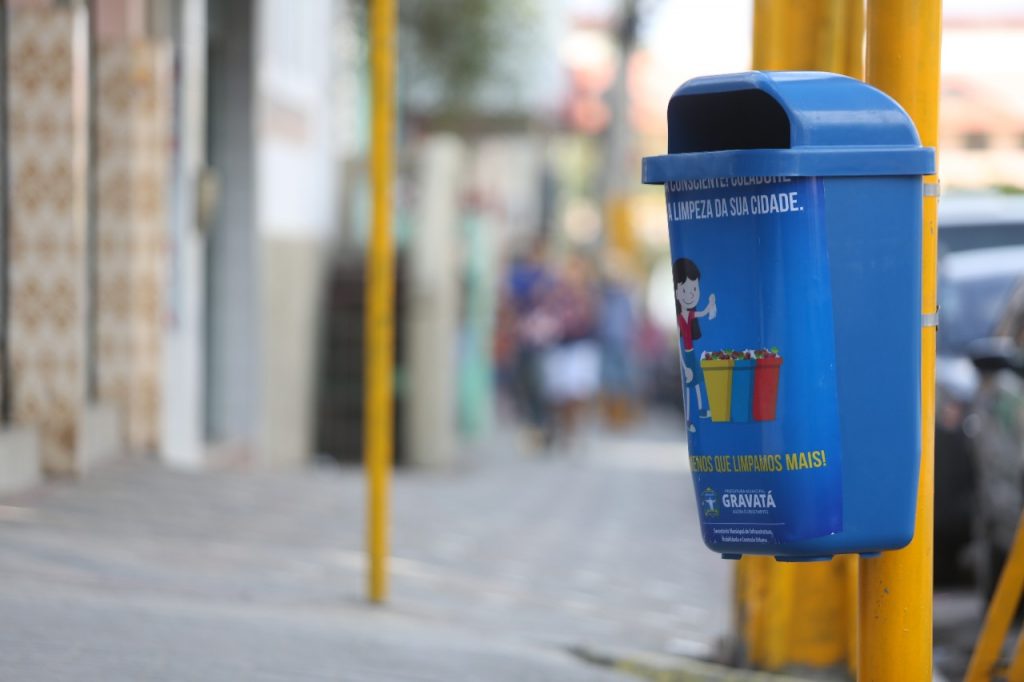 A instalação começou em frente à praça Matriz, no Centro de Gravatá.