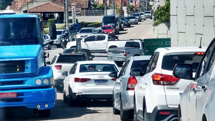 cropped-quantidade-de-veiculos-em-gravata-neste-sabado-22-05.jpeg