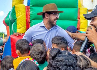 Caravana da Alegria de Bruno Sales reúne multidão em Mandacaru