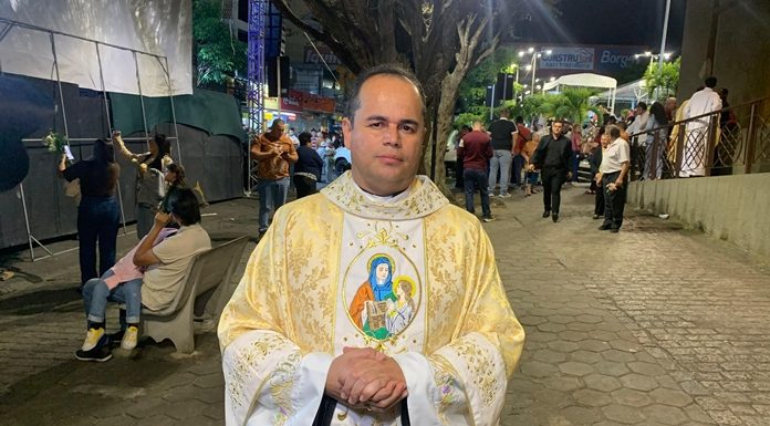 Paróquia de Sant’Ana celebra 4 anos de pastoreio do Padre Márcio em Gravatá