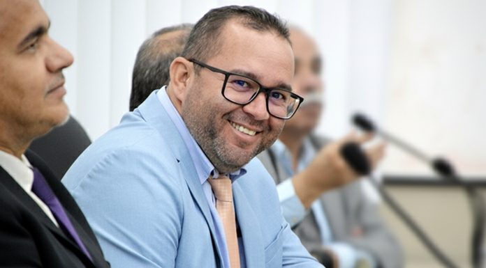 Leandro do Transporte homenageia servidores públicos pelo Dia do Servidor