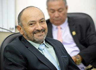 Prefeitura atende pedido de Adeildo e instala LED no Cemitério de Russinhas