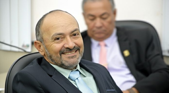 Prefeitura atende pedido de Adeildo e instala LED no Cemitério de Russinhas