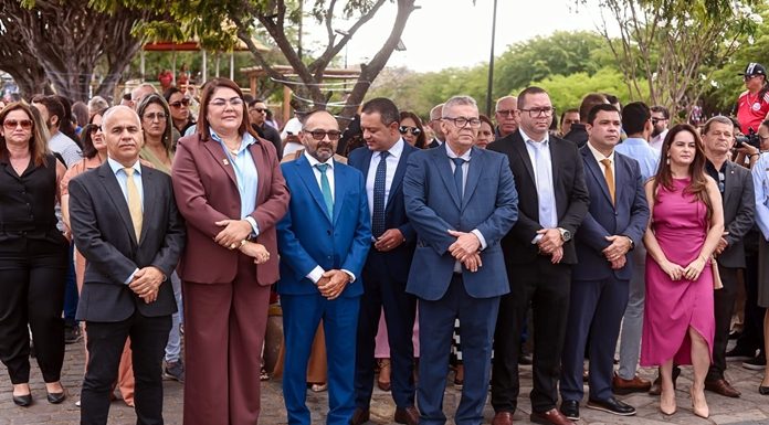 Presidente da Câmara e vereadores prestigiam Hasteamento das Bandeiras