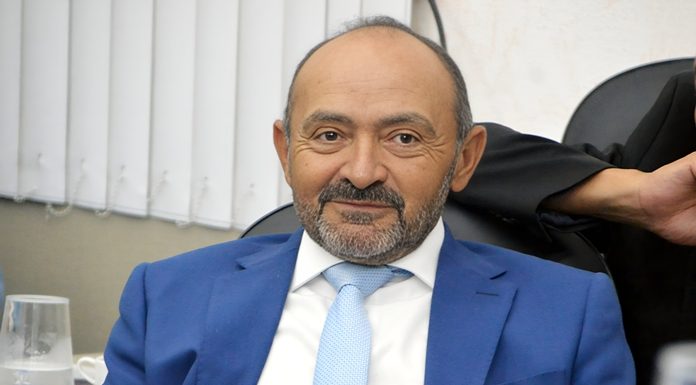 Adeildo do Abacaxi solicita calçamento da Rua Engenheiro José Soares da Silva