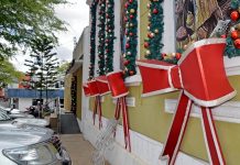 Cartão postal: decoração natalina da Câmara de Gravatá já está em montagem