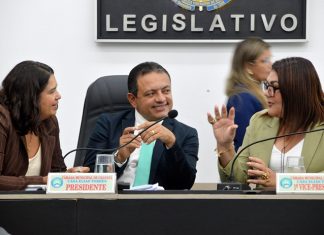 Léo do Ar garante aprovação de projetos importantes e evita prejuízo a professores