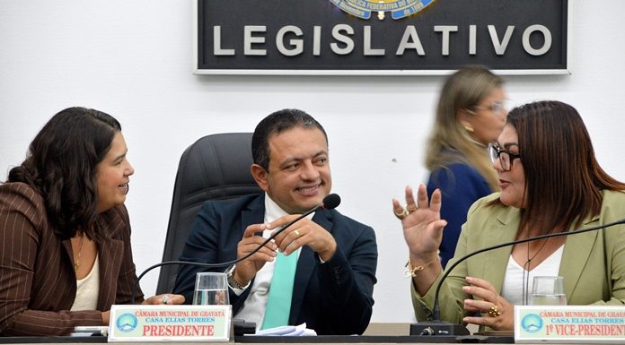 Léo do Ar garante aprovação de projetos importantes e evita prejuízo a professores