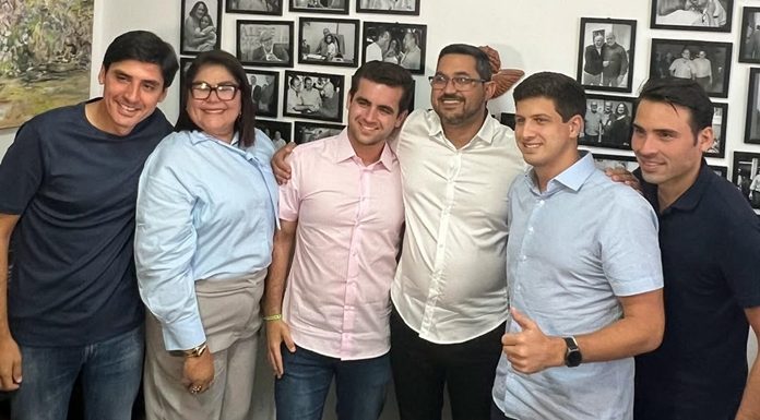 Pré-candidato a deputado Bruno Sales recepciona João Campos em Gravatá