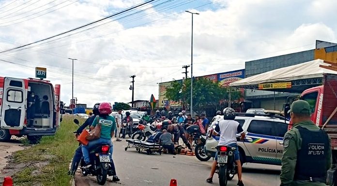 Acidente envolvendo carro e moto deixa ferido na Via Local, em Gravatá